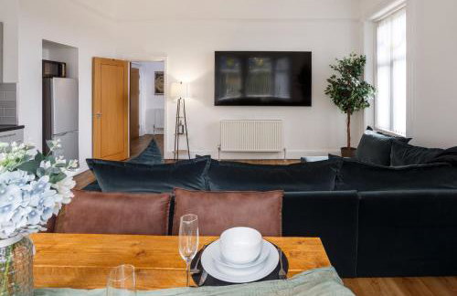 Beech Suite - Private Location with 85 inch Cinema TV & Parking - Foto 21