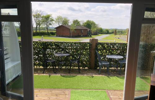 Spacious Lodge With Hot Tub - Foto 9