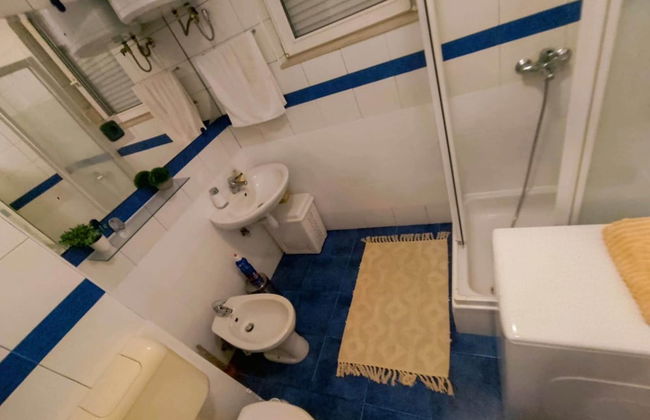 Immaculate Apartment in Center City With Parking - Photo 8