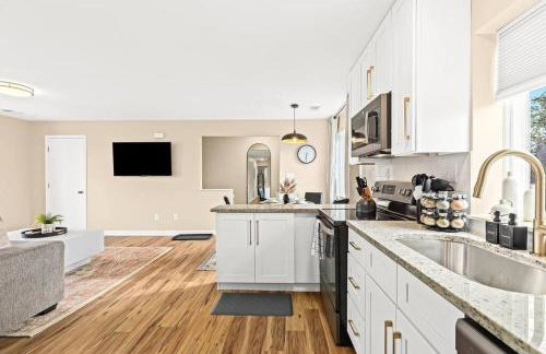 New! Charming Upper Unit in the Heart of Roseville - Foto 12