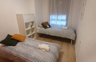 Gran piso cerca Centro Comercial y Playa - Foto 2