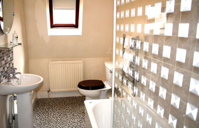 Cotswolds Valleys Accommodation - Exclusive use character one bedroom family holiday apartment - Foto 8