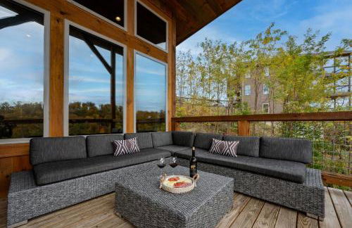 The Overlook - '21 Cabin - Gorgeous Unobstructed Views - Fire Pit Table - GameRm - HotTub - Xbox - Lots of Bears - Foto 32