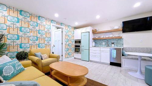 Just Beachy! One bed one bath charmer steps to beach - Foto 5