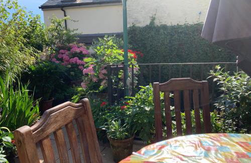 Courtyard Apartment - Photo 26