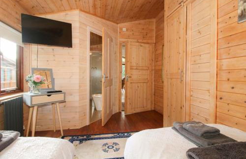 Astbury Falls Luxury Retreats - Photo 13