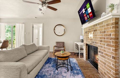 Serene SoCo Escape, Walk to Cafes and Free Parking - Photo 39