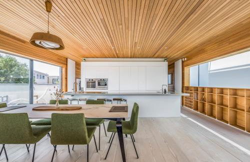 Breathtaking Home with Parking - Pass the Keys - Photo 18