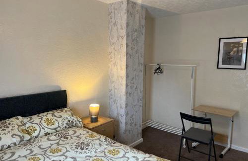 Five Oaks House- Entire 3 Bedroom House for Family & Contractors with up to 5 sleep- NO PARTIES ALLOWED - Foto 3