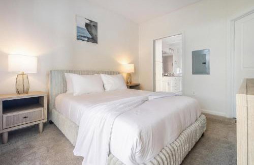 Landing Stylish 2BD Gym Clubhouse - Photo 4