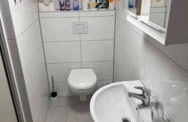 Apartment with kitchen, double bed, TV, S-Bahn 5 min - Foto 4