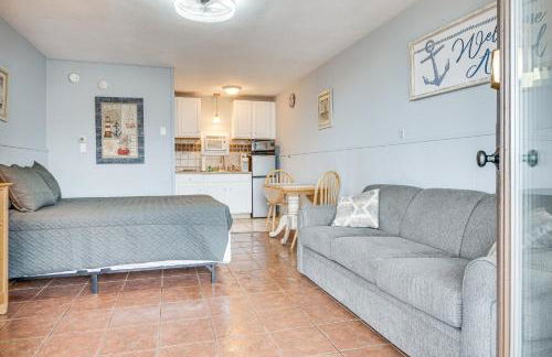 Walk to Old Orchard Pier Cozy Beachfront Condo! - Foto 5