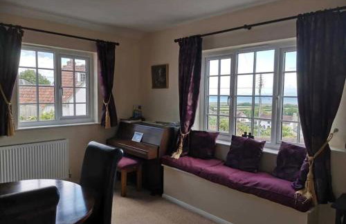 Sea views, private garden, comfortable family and dog friendly home - Foto 5