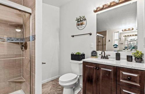 Upscale Retreat near vibrant downtown - Foto 18