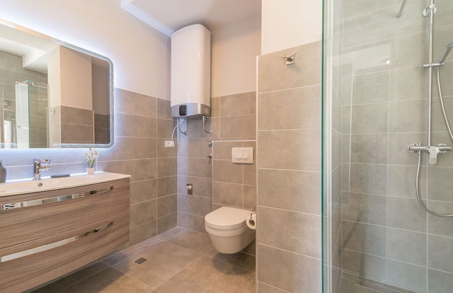 Luxurious Suites Elegance - Photo 48