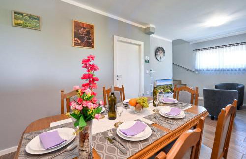 CVETKOVA HIŽA sa JACUZZIJEM - Foto 22