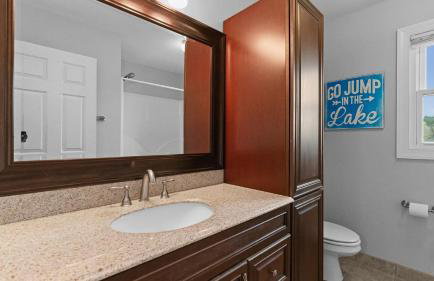 Sleeps 22, Lakefront w/ Private Dock & Pool, 2 Houses Lake Living by Avantstay - Foto 160