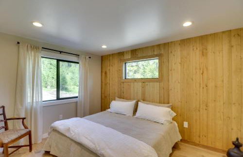 Lakeside Cabin Retreat with Private Hot Tub! - Foto 19