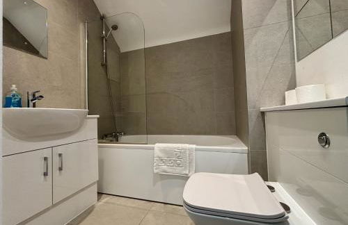 Egham Modern Two Bedroom Apartment - Foto 7