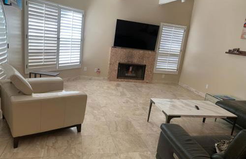 Pacific Breeze Right Next to Huntington Beach Pier! Steps from Beach!! - Photo 2