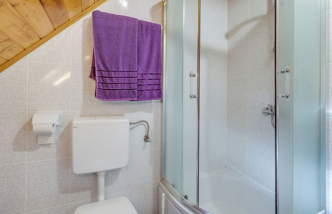 Rustic Cottage With Heated Pool - Photo 13