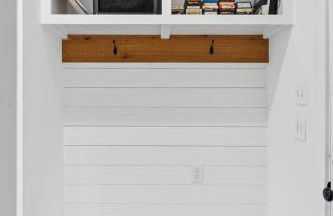 Modern House by Downtown with Garage and Fenced-in Yard - Foto 51