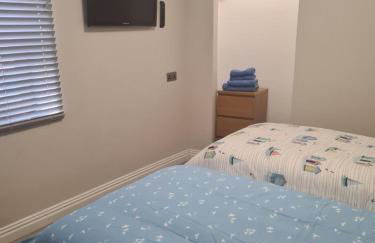 UlsterApartments one bedroom 2 single beds and sofa bed - Foto 9