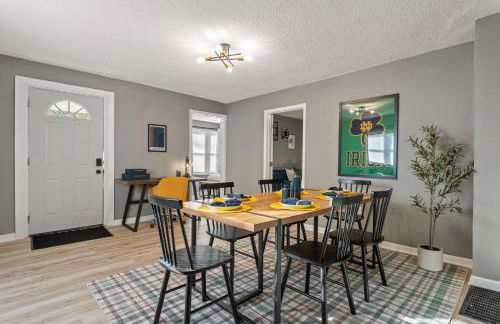 3BD Family Retreat - 4 Mins to UND - Yard Games - Foto 6