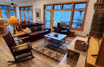 Sundance Spacious Vaulted Ceiling cabin, Hot tub, huge lawn - Foto 11