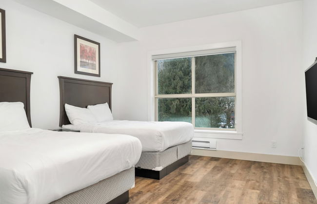 Elevated Escapes 2BR Suite Overlooking Lake - Foto 2