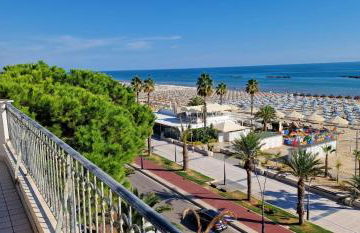 Mansarda Fronte Mare con servizio spiaggia incluso a Roseto degli Abruzzi - Foto 2
