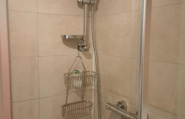 Peaceful Studio En-suite pvt entrance Garden free parking - Foto 12