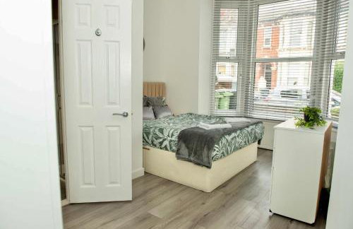 Ground Floor 2 Bedroom Apartment Southsea - Free Parking - Foto 14