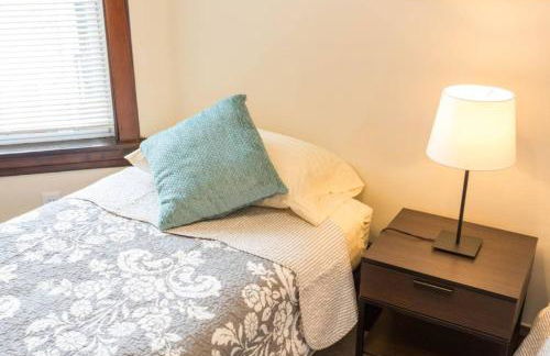 Wrigley Oasis! Steps from the Field! - 3BD 1BA - Foto 8