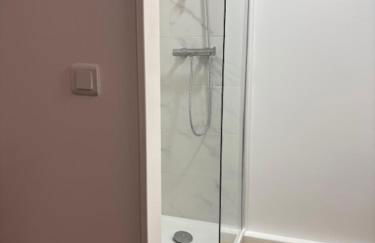 Paris Eiffel Tower et Disney apartments, parkings gratuits et sécurisés, 10 minutes métro to Paris - Foto 50