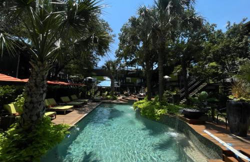 Boho 1BR Condo w Private fenced yard - Foto 20