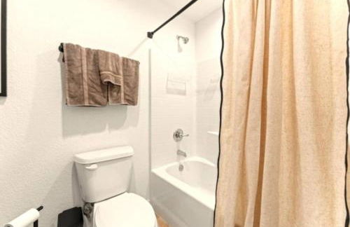 Spacious New Waco Retreat in a Prime Location - Foto 18