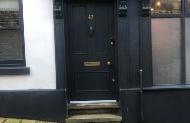 Former 16th Century Inn - In the heart of Macclesfield, gateway to the Peaks - Photo 1