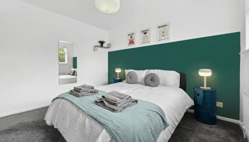Modern 3BR, Sleeps 6, Great for groups, free parking, fast WiFi - Foto 2