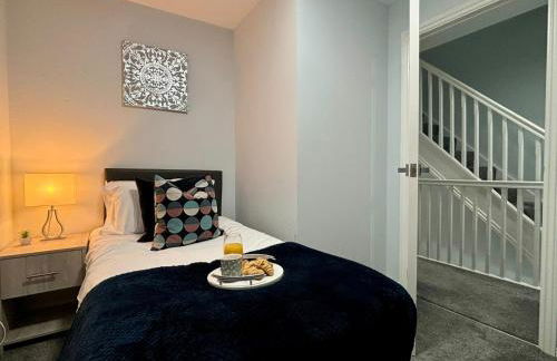 Eskdale Townhouse- Spacious 4BR ,Crawley, Free Wifi, Parking, fully equipped, contractor friendly, temporary relocations welcome, near Gatwick Airport - Foto 22