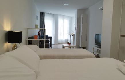 Apartamentos y estudios EL CENTRO - Foto 16