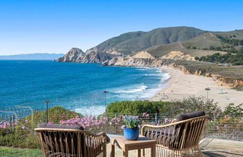 Distinguished Oceanfront Point Estate with Iconic Beach Mountain Vistas - Foto 13