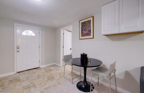 Work and Explore, Cozy Unit 5 Mi to UMD! - Foto 6