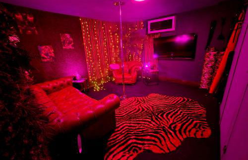 Love room avec spa privatif et salle de jeux adultes - Foto 5