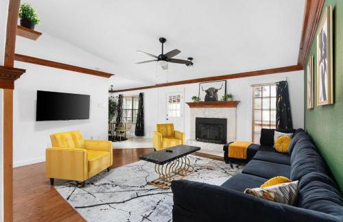 Serene Family Retreat King Beds Pool Hot Tub and Games - Photo 22