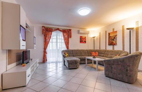 3 Bedroom Awesome Apartment In Pavicini - Photo 3