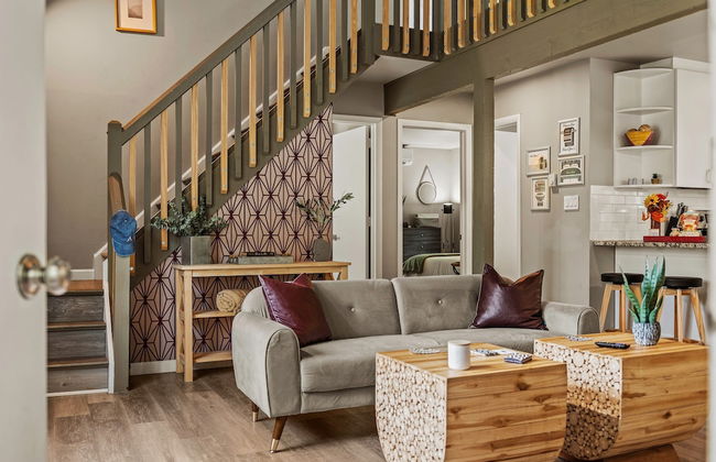 Inn the Poconos by Avantstay Private Lake Access Enclosed Hot Tub - Photo 9