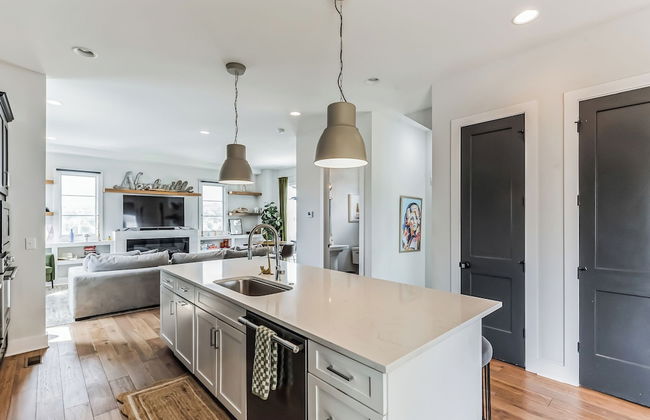 Chic Townhome for 10 W/rooftop - Foto 7