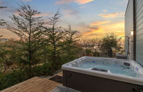 Experience the Pinnacle of Coastal Living at Harbour House - Foto 48