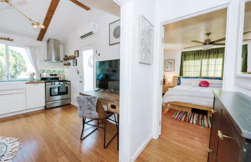 Serene Silver Lake 1 bedroom 1 bathroom Back house With Private Backyard - Photo 72